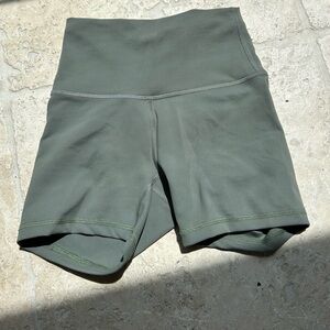 Lululemon wunder train biker short